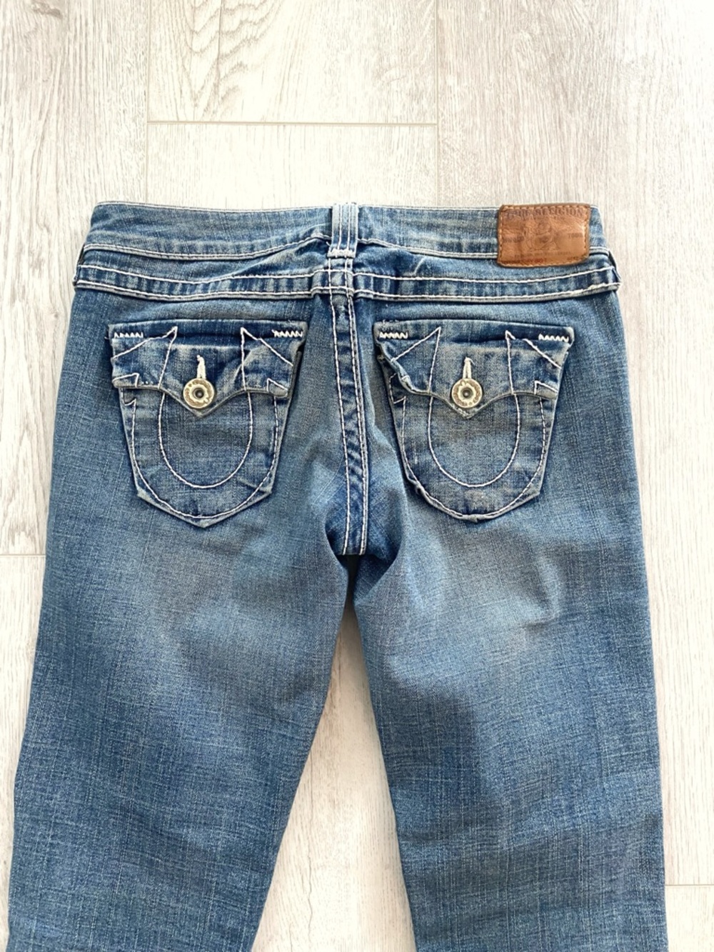 True Religion | Women’s low rise Blue Flared Jeans - Picture 9 of 10
